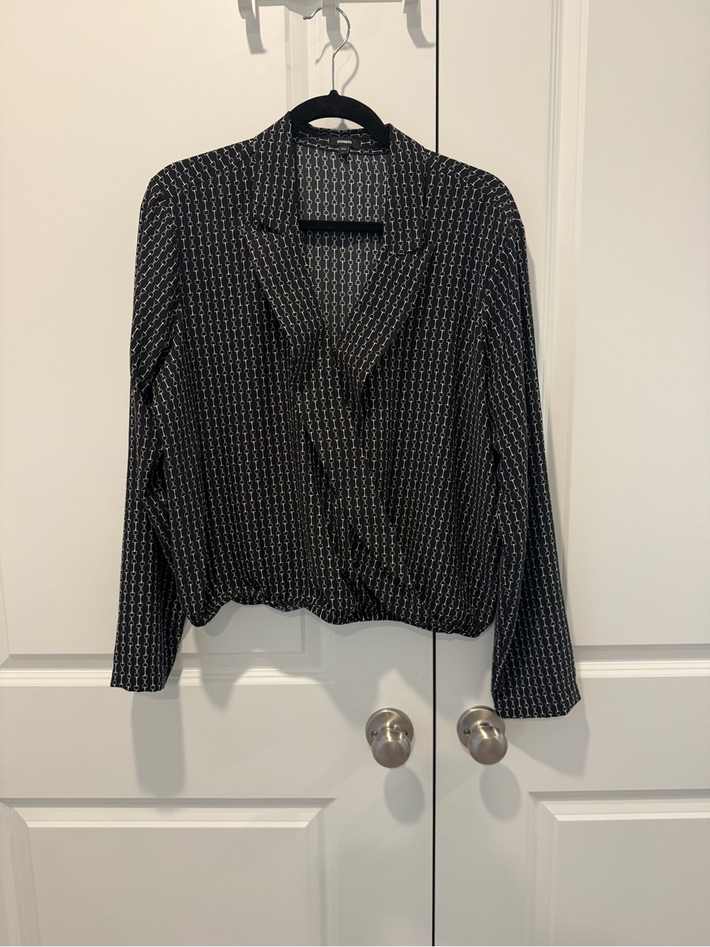 Express Black & White Chain-Print Wrap Blouse